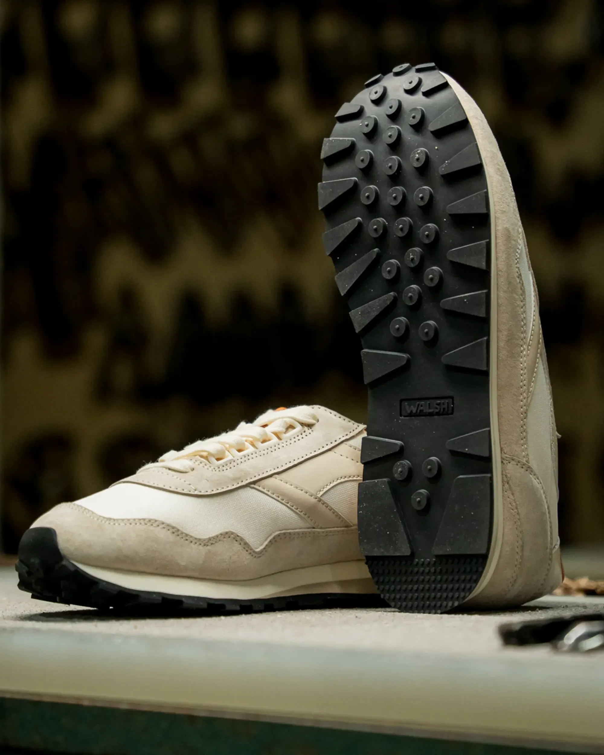 HALLIWELL / WHITE - Image 5