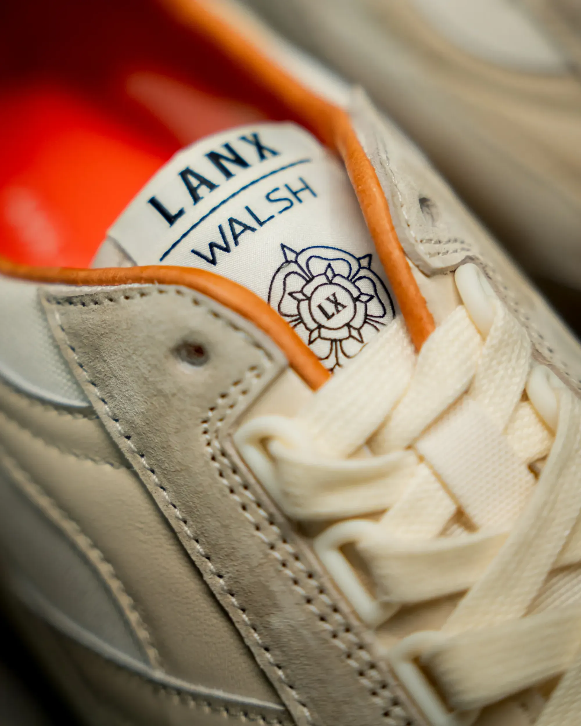 HALLIWELL / WHITE - Image 6