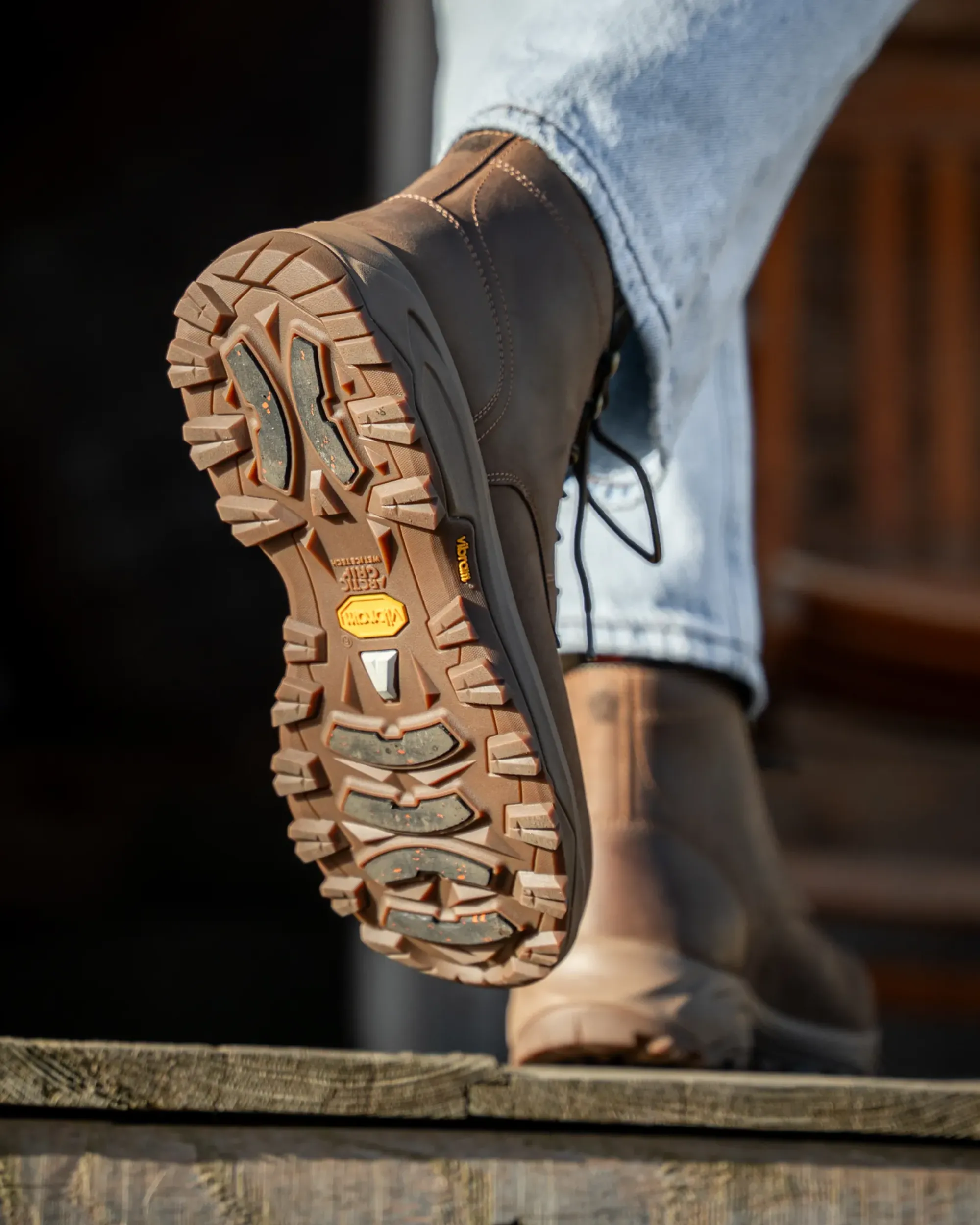 HESKETH / CONKER DISTRESSED - Image 5